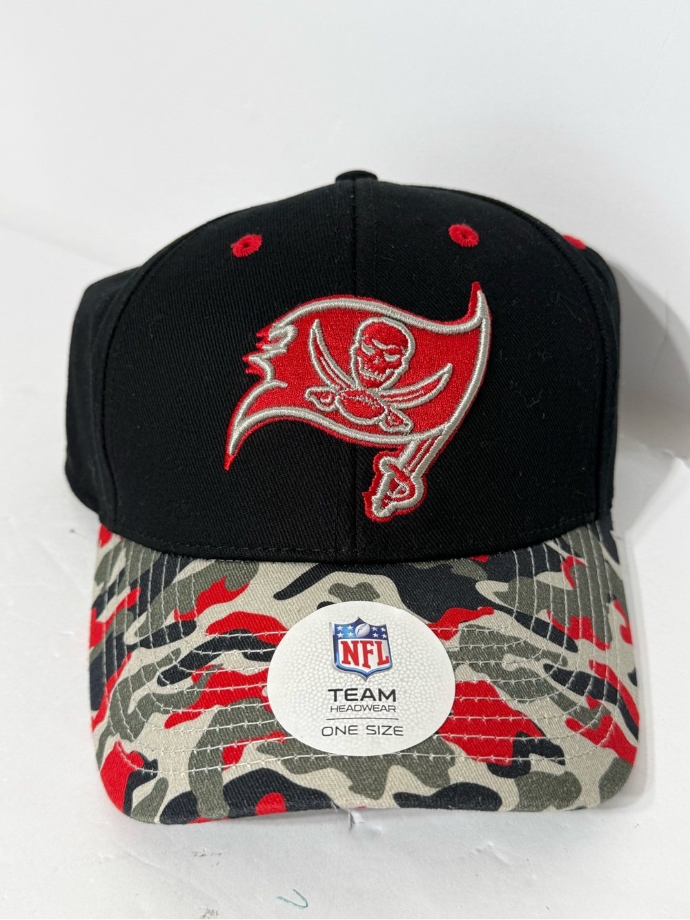 NWT Team Apparel Tampa Bay Buccaneers Black and Camo Hat One Size